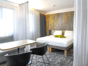 Отель Novotel Suites Wien City Donau