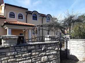 NATALY house with apartments