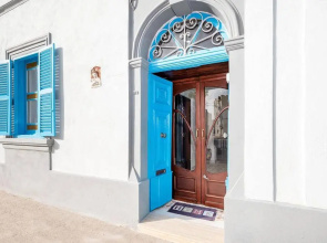 Traditional 3 bedroom home with hot tub (NEW)