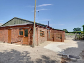 Exquisite Holiday Home in Frittenden Kent With Parking