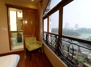 Artisan Lakeview Hotel