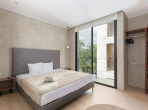 Modern 4BR Apartment  | La Veleta | Rooftop Pool | Amazing Amenities | Incredible Jungle View