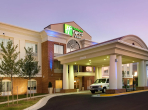 Holiday Inn Express & Suites Alexandria - Fort Belvoir by IHG