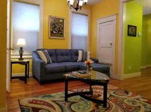 Luxury Townhouse Bed N Breakfast Close To Downtown