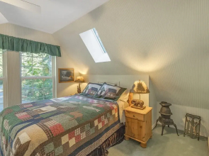 Elk Crossing Cozy Cabin At Crystal Mountain 3 Bedroom Home by RedAwning