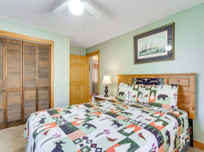 Pet-friendly Hiawassee Cabin w/ Lake Views & Sauna