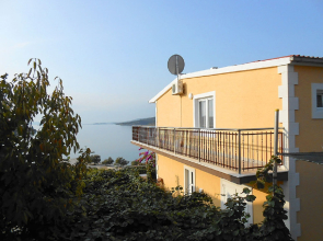 Apartment Rose - 30 m from the beach: A3 Seget Vranjica, Riviera Trogir