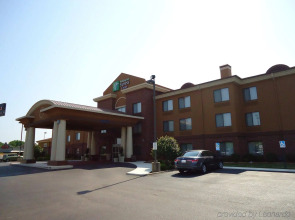 Holiday Inn Express & Suites Oxford by IHG