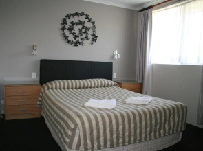 Queensgate Motel