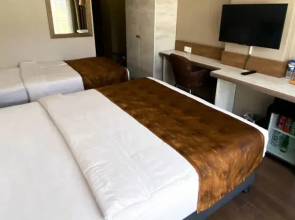 Kanyonvadi Hotel
