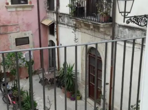 9 House Ortigia