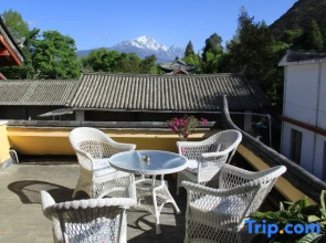 Yixing Thatched Cottage Inn (Lijiang Old Town Dashuiche Branch)
