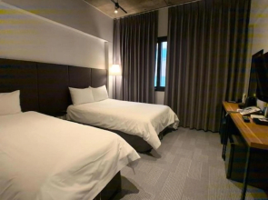 Renaissance Hotel - Hostel