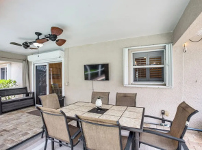 Game Room & Hot Tub: Easy Cape Coral Adventures