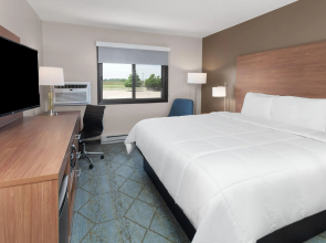 Baymont by Wyndham Oshkosh Airport