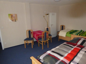 Monteur Gastehaus Monchengladbach (Adults Only)