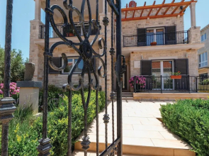 Amazing Home in Lumbarda With Wifi and 6 Bedrooms