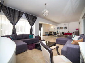 Holiday Home White House