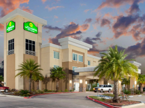 La Quinta Inn & Suites by Wyndham Lake Charles - Westlake