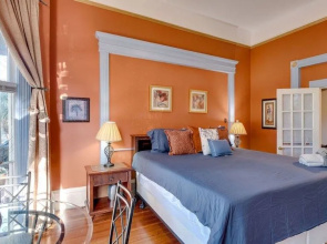 Elegant 2BR on Forsyth Park