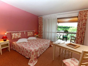 Hotel The Originals Les Jardins du Lac (ex Relais du Silence)