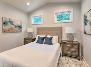 Fantastic House: Balcony, Steps to Lake Como!