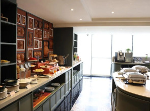 The Quart Ruamrudee by UHG