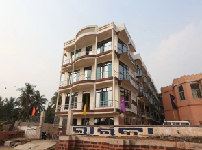 OYO 28314 Hotel Larica