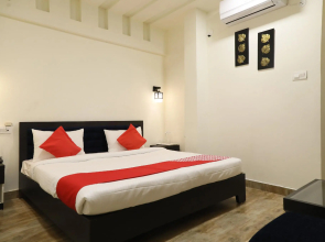 OYO 28069 Hotel Leo Star