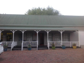 Housemartin Guest Lodge