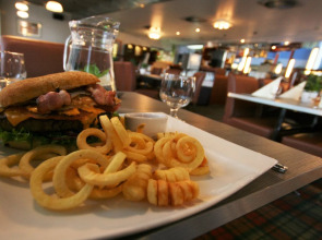 Skyline Airport Hotel