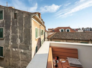 2 Flat Apartment With Terrace And Outdoor Shower