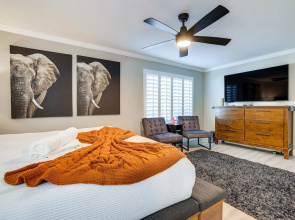 Bright Tempe Home w/ Fenced Backyard!