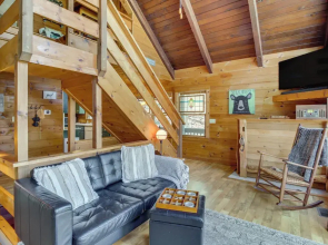 Ellijay Cabin 7 Mi to Dtwn: Hot Tub & Mtn Views