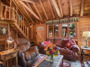 Dancing Cubs Camp - Hot Tub 2 Bedroom Cabin by Redawning