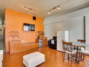 Ultimate Convenience: Historic Dtwn Marshall Apt!