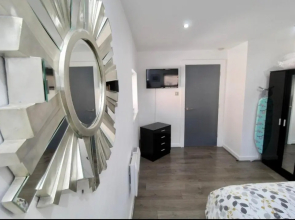 Campbell Square Apartment 3