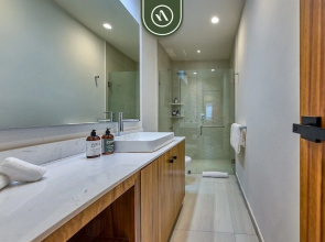 New 1 BR Condo With Amazing Rooftop Pool - Jacuzzi