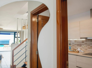 FRONTLINE VILLA 26, well-designed with a heated pool