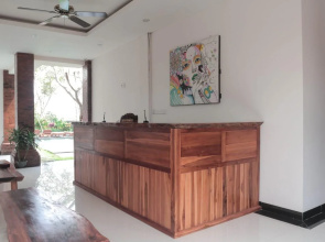 Seno Guesthouse & Cafe