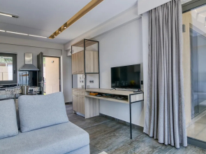 Serenity Suites Sea View 3