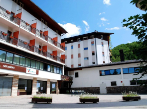 Hotel Bucaneve