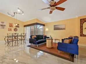 Golden Tropics 30 Minutes From Superbowl 2020 Pool Fenced Backyard