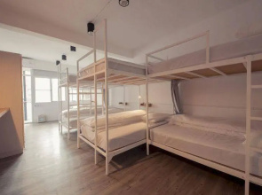 Anchoredoff Hostel