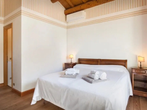 C Cantoni - 10 Sleeps Villa With Pool Stunning Views in Garda