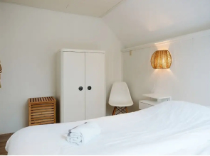 Comfortably Furnished Holiday Home by the sea