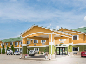 Super 8 by Wyndham Bedford