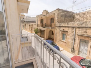 Property With Pool Access - Xaghra Near Marsalforn