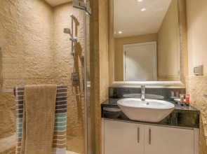 Serviced 2 Bed Superior Skyvillas