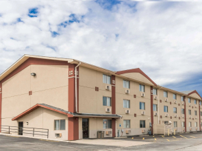 Super 8 by Wyndham Bloomington/Normal